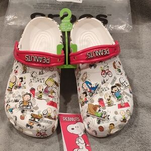 CROCS Unisex-Adult Classic Peanuts Snoopy Graphic Clogs w/Red Strap & Jibs - NWT